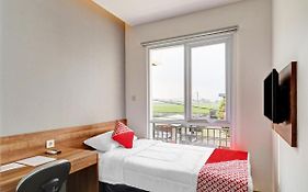 Oyo 90398 Socialite Residence Hotel  2*